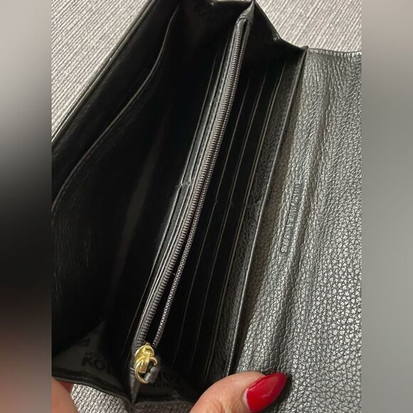 Michael Kors Wallet - Picture 6 of 10